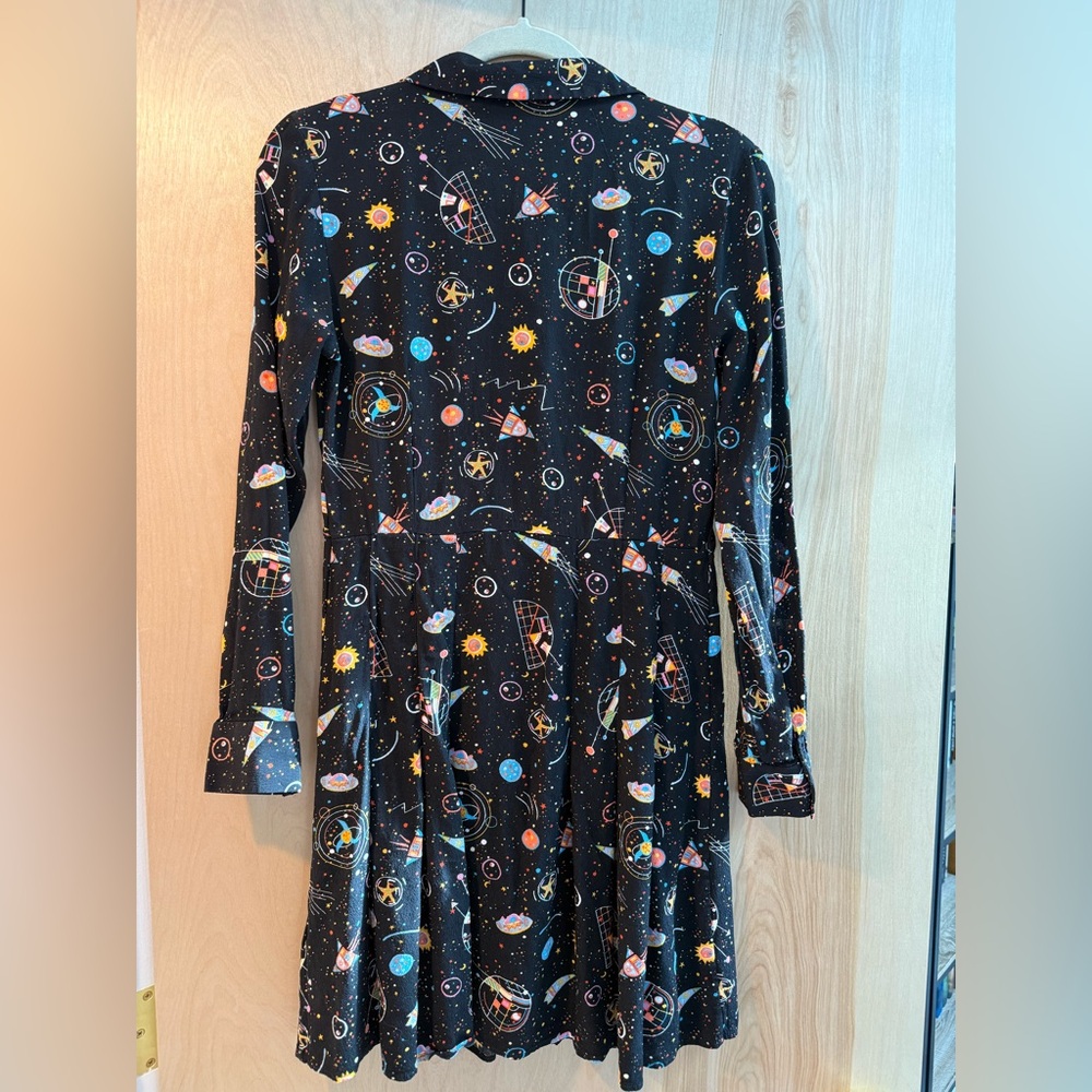 & Other Stories Black Midi Dress with Colorful Space Print - Picture 11 of 12